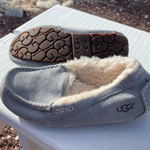 Size 7 UGG
